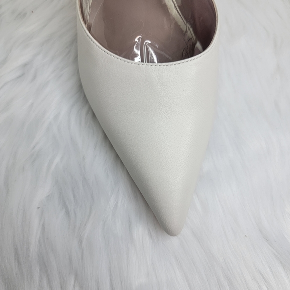 DELTAN white pointed toe heels ankle bracelet, round heel. - Picture 7 of 11